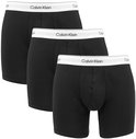 Drie zwarte Calvin Klein boxers met witte tailleband, van voren gezien.
