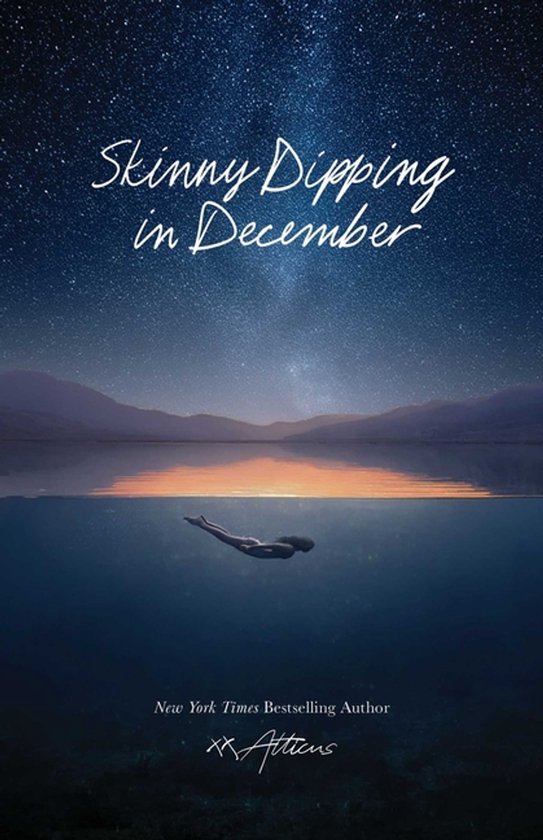 Boek 'Skinny Dipping in December' met een vrouw die onder water zwemt tegen een sterrenhemel.