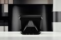De achterkant van de zwarte Elgato XLR Dock MK.2, met USB-, hoofdtelefoon- en microfoonaansluitingen.