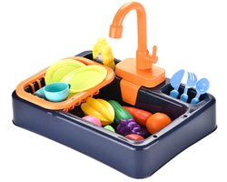 Kinder keuken gootsteen met stromend water