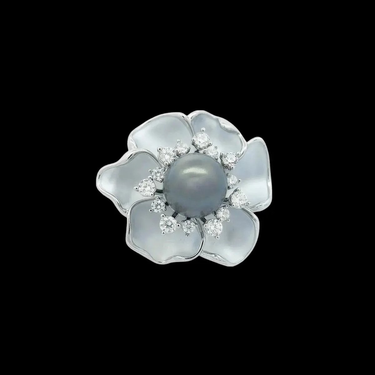 Victoria Valenza Zilverkleurige Calla Bloem Broche met Imitatieparel, Zirkonia en Emaille - Broche - Zilverkleurig - Calla bloem broche - Zirkonia