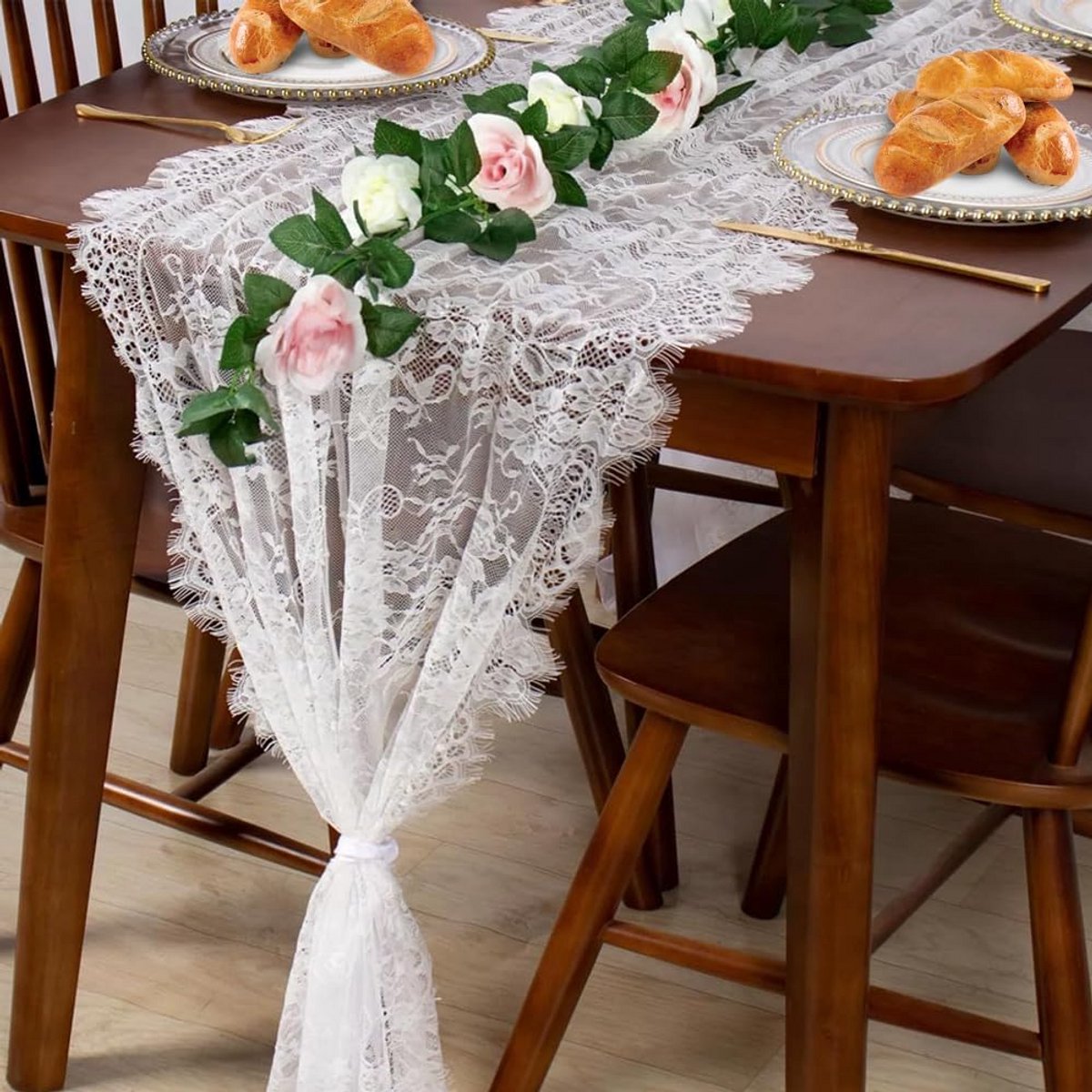 Elegante Witte Tafelloper van Kant voor Boho en Vintage Feesten