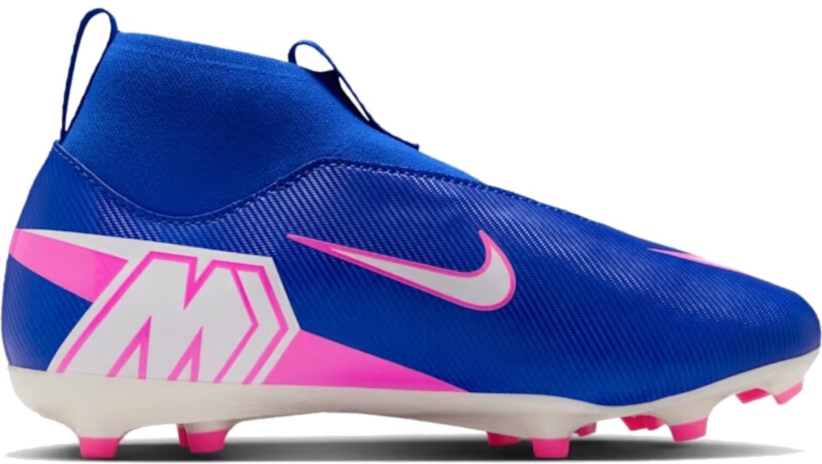Blauwe Nike Mercurial Superfly 10 voetbalschoenen, maat 35, met NikeSkin bovenwerk en opvallende roze details.