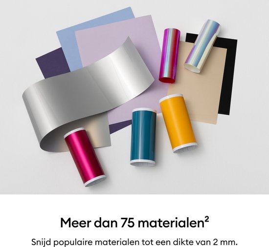 Verschillende vellen en rollen met glanzende, metallic en gekleurde materialen.