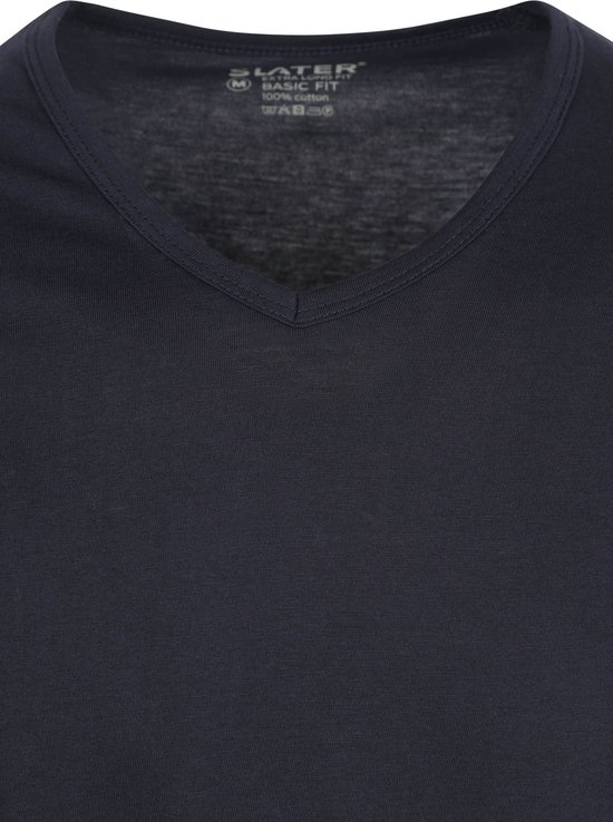 Donkerblauw V-hals T-shirt, nauwe blik op de hals en het label.