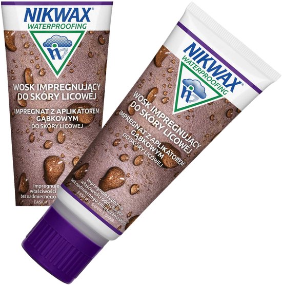 Twee tubes Nikwax waterdichtingswax voor glad leer, met sponsapplicator, bruine textuur met waterdruppels.