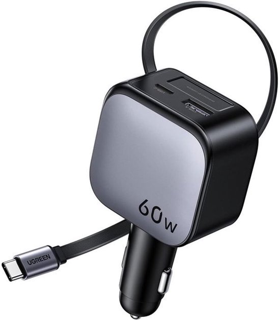 Zwarte en grijze UGREEN 60W autolader met 2 USB-C poorten en een opgerolde USB-C kabel.