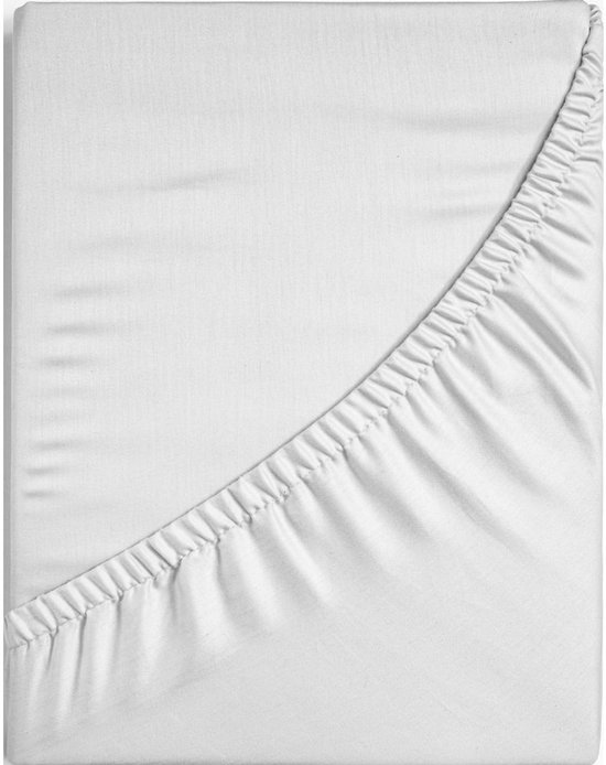 Drap-housse blanc en satin de coton avec bord élastique.