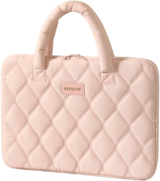 Roze, gewatteerde laptoptas met gewatteerde handgrepen en een klein label 'BEENLOVE'.