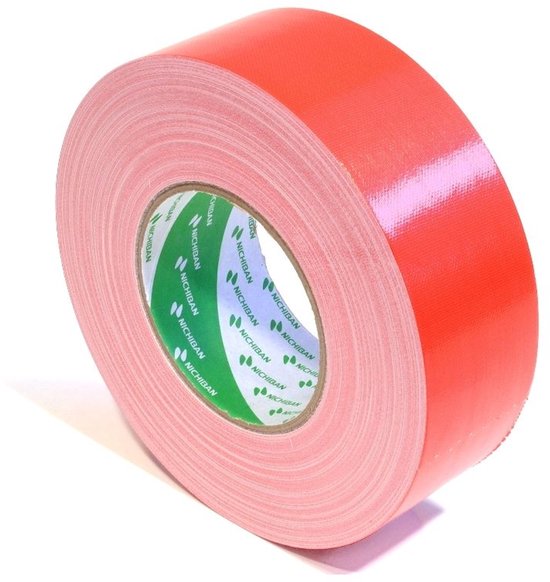 Rode Nichiban gaffertape rol met groene binnenkant.