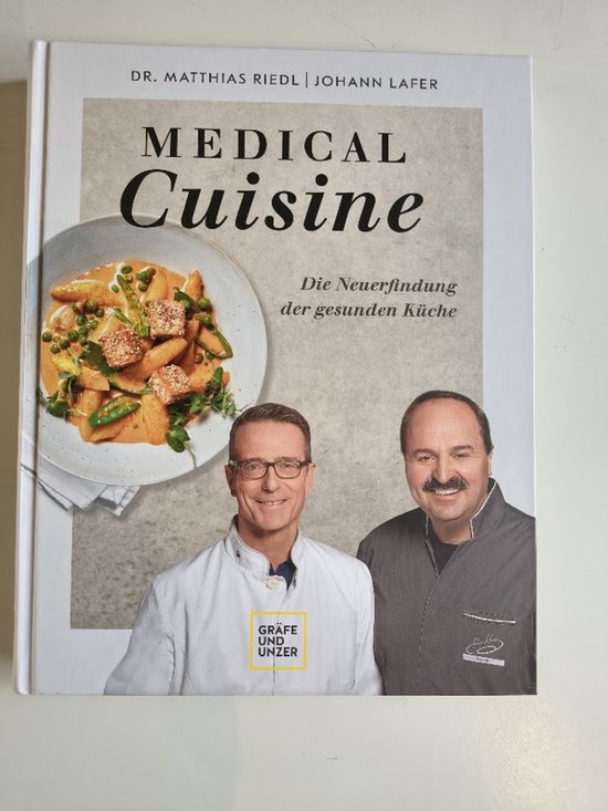 Livre "MEDICAL Cuisine", la réinvention de la cuisine saine, avec un plat et les auteurs Dr. Matthias Riedl et Johann Lafer.