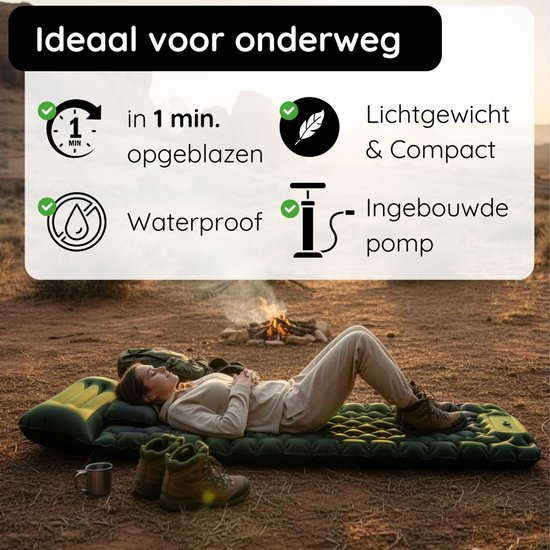 Vrouw op groene slaapmat in de natuur. Lichtgewicht, compact, waterdicht, met ingebouwde pomp.