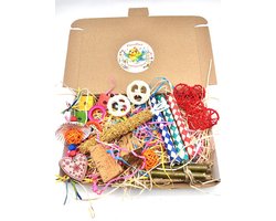 Bonte Foerageer Feest pakket, parkieten, valkparkiet, luffa, kurk, rotan, speelgoed, Flierefluit Vogelspeelgoed, Small NIEUWE SAMENSTELLING 4.0!