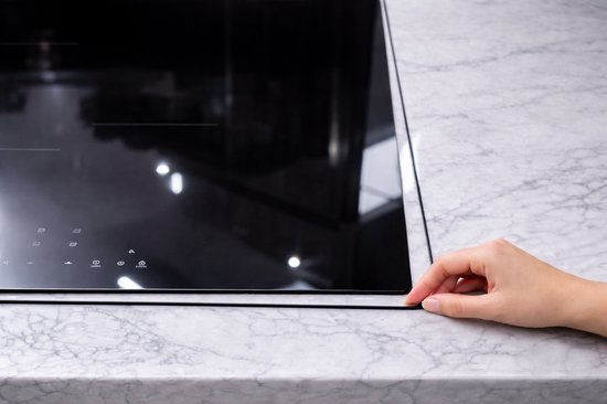 Clean 3dge® Protecteur de Bord pour Plaque à Induction – Contre la Saleté, les Miettes & l’Humidité – Convient Aussi pour Cuisinière à Gaz & Plaque Vitrocéramique – 63–77 cm (Ø 1,75 mm)