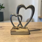 Open boek en decoratief hart op een wazige achtergrond | Gratis Foto