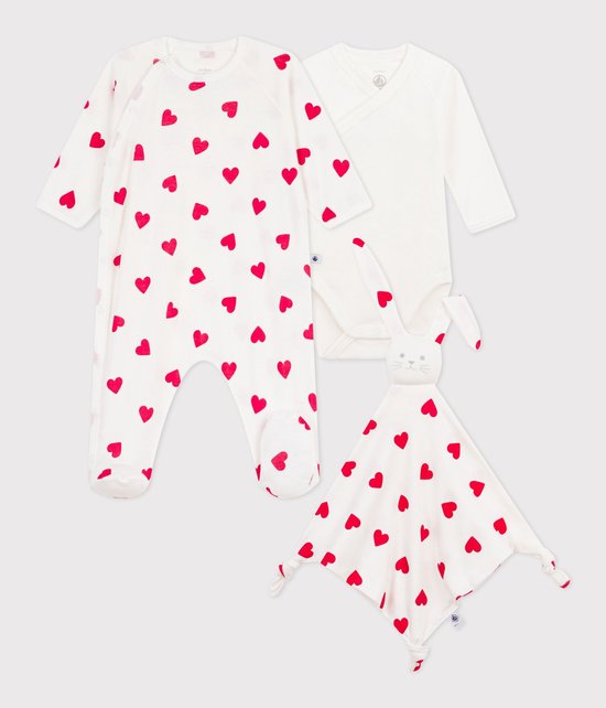 Ensemble blanc avec cœurs rouges, body blanc à manches longues et doudou assorti.
