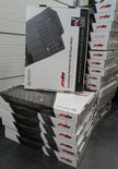 Stapel zwarte Proline 3D-vloermatten dozen, met gedetailleerde afbeelding van een mat op de bovenste doos.