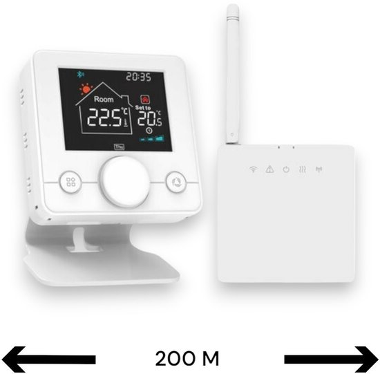 Witte thermostaat met display en een losse witte wifi-ontvanger. De afstand tussen beide is 200 meter.