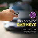 Hand die een autosleutel vasthoudt met GP batterij. "TAILORED FOR CAR KEYS".