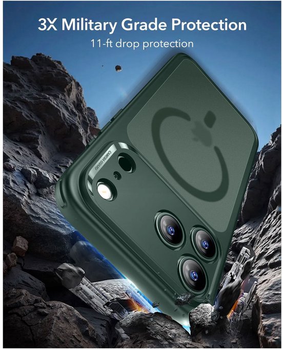 Groene iPhone hoes met MagSafe, toont 3X militaire bescherming, bij rotsen.