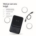 Zwarte powerbank met 3 ingebouwde kabels, 3 magnetische ringen en USB-C kabel.