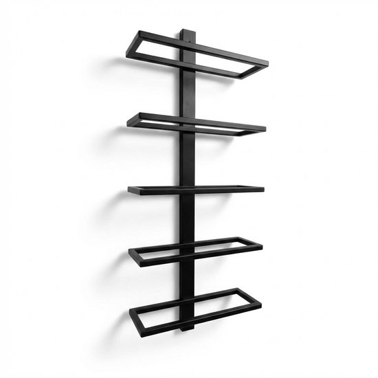 Modern zwart metalen wijnrek met vijf liggers voor aan de muur.