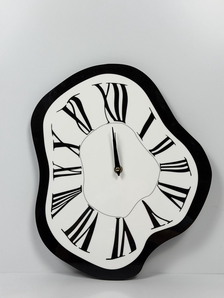 Deco Shine - Klok - Premium Line Smeltende Wandklok – Artistieke Design Klok met Romeinse Cijfers – Moderne Decoratie 30X36