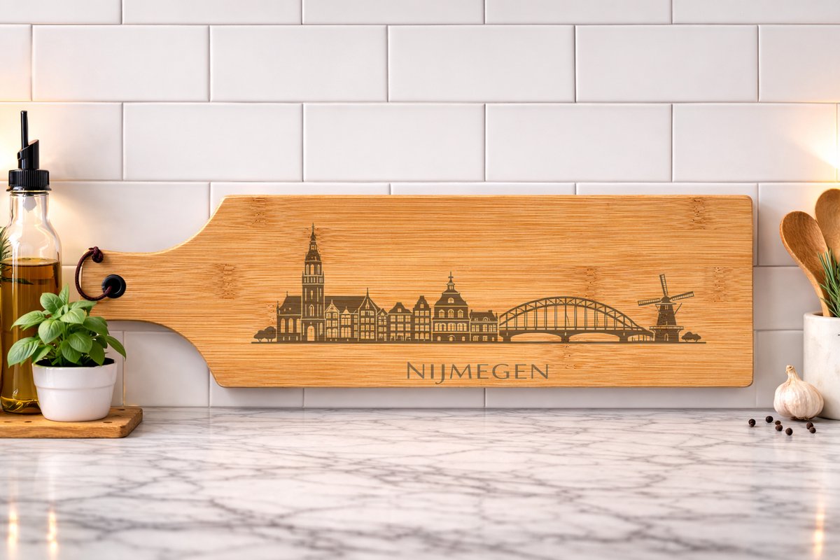 Borrelplank Skyline Nijmegen gegraveerd 60x17cm- serveerplank-personalisatie mogelijk