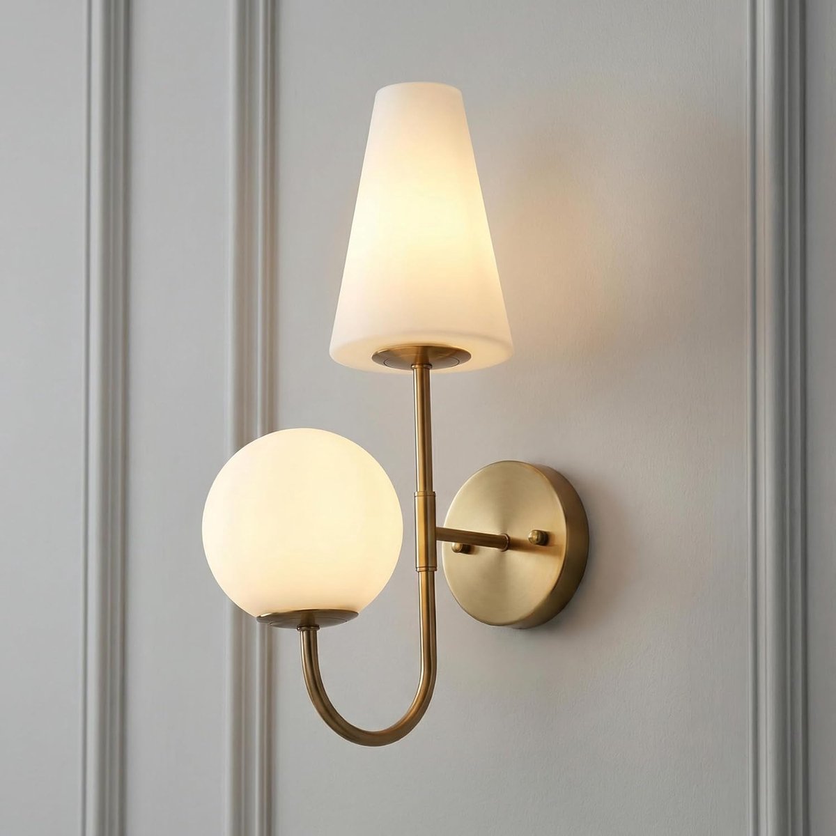 Tribesigns Moderne Badkamerwandlamp Goud - voor Binnenmet - Gouden Wandlamp met Melkwitte Glazen kap - Mirror lighting - Spiegelverlichting voor Slaapkamer - Badkamer - Woonkamer - Inclusief 2x E14 lampen [Energieklasse F] - 47cm
