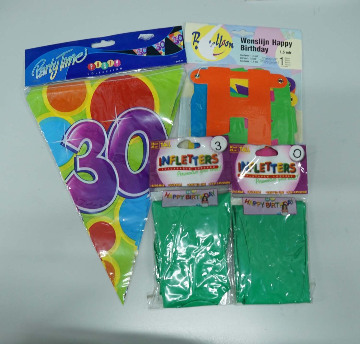 Verjaardag versierpakket 30 jaar met groen cijfer - slinger 30 - opblaasletter groen 30 - slinger Happy Brithday - slingers voor 30 jarige leeftijd - versiering voor 30 jarige bestaan - feest versiering voor 30 jarig verjaardag - versiering 30 jaar