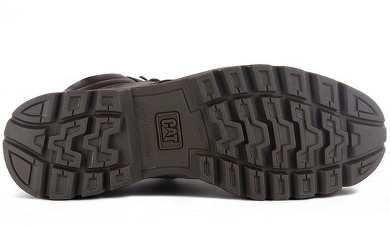 La semelle d'une botte Caterpillar marron avec une bande de roulement robuste.