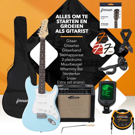 Overzicht van een compleet Finesse gitaarpakket met lichtblauwe elektrische gitaar, versterker, tas, accessoires en videocursus.
