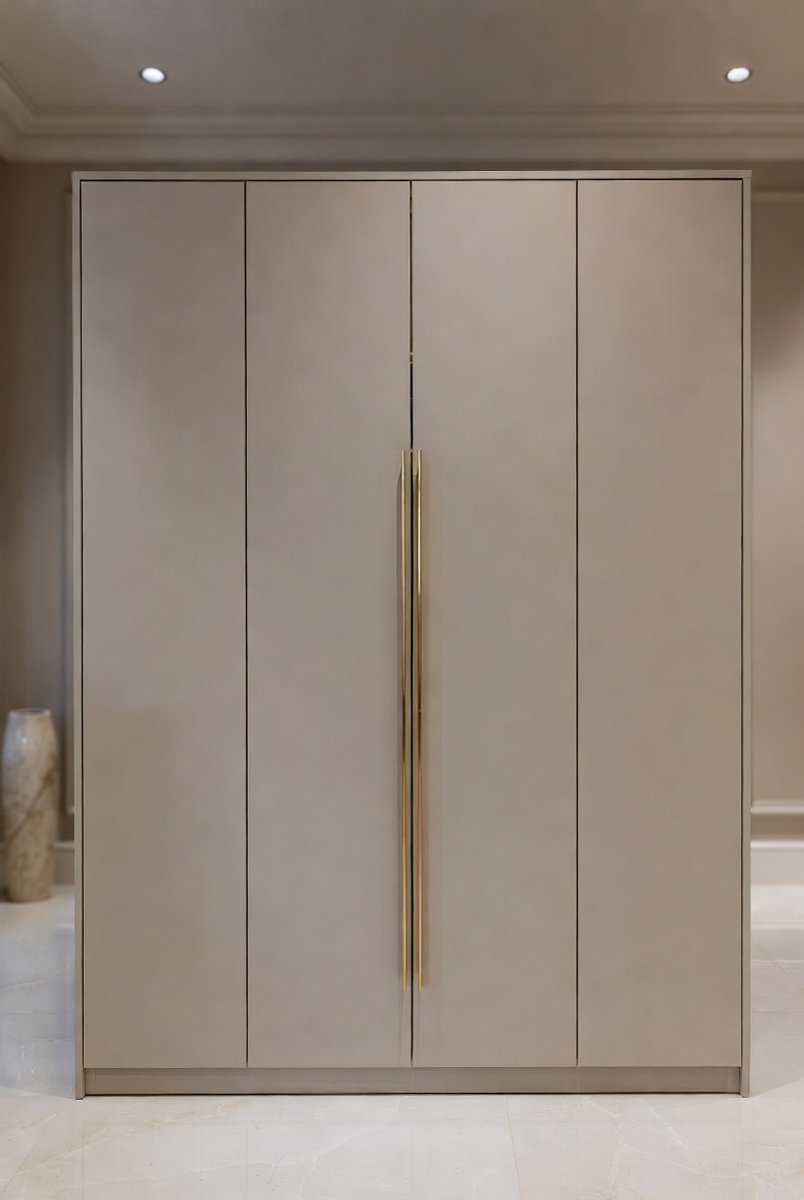COMO Premium 4-Deurs Kledingkast – Grote Opbergkast voor Slaapkamer, Kinderkamer of Tienerkamer – Kasjmier Met Gouden Handgrepen – 245,5 x 120 x 50 cm House&Garden