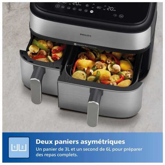 Philips airfryer met twee open manden, gevuld met groenten. De airfryer is zwart met geborsteld metaal en zilveren handgrepen.