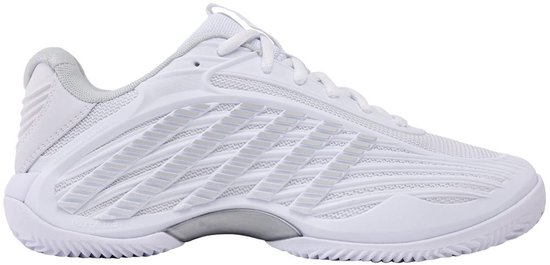 Witte K-Swiss tennisschoen voor dames, zijaanzicht met streepdetail en veters.