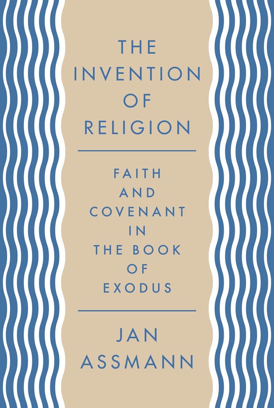 Couverture de livre avec le titre 'The Invention of Religion: Faith and Covenant in the Book of Exodus' par Jan Assmann, beige avec des bordures bleues ondulées.