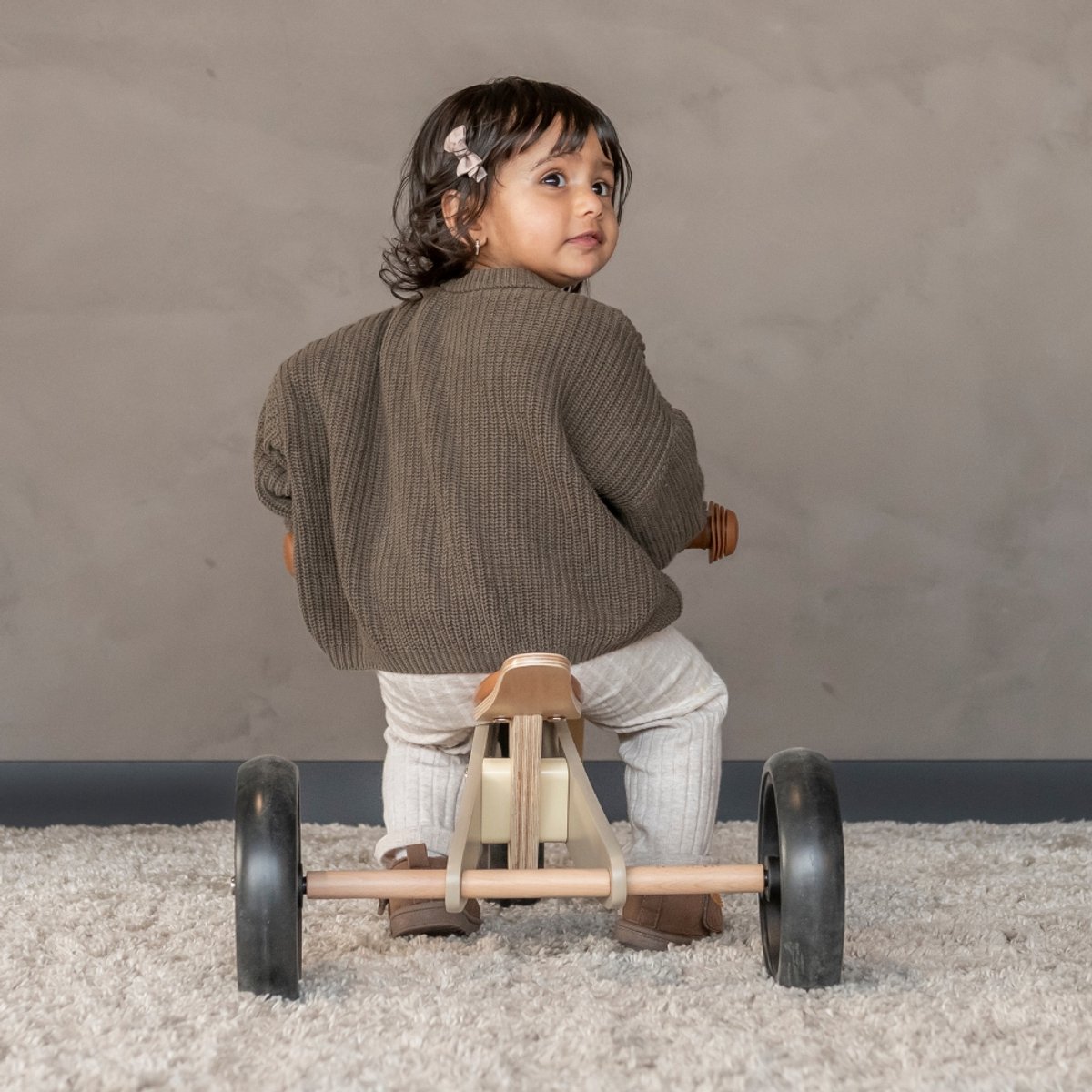 Bandits & Angels Smart Bike Loopfiets Hout 4-in-1 Beige Sand vanaf 1 jaar - Voor Jongens en Meisjes - Houten Loop Fiets - Omkeerbaar in Driewieler en Tweewieler - Verstelbaar Zadel — afbeelding 4