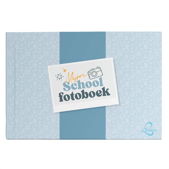 Blauw schoolfotoboek met patronen en een blauwe band in het midden.