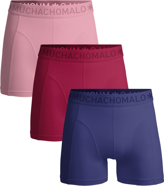 Drie Muchachomalo boxershorts in het roze, bordeauxrood en marineblauw met een merklogo op de tailleband.