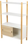 Boekenkast met houten frame, witte planken en lichte houten kast met twee schuifdeuren.