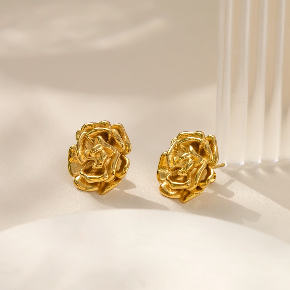 Glintweave – Roestvrijstalen Oorstekers met Bloemdesign – 18K Verguld – Dames – Goud