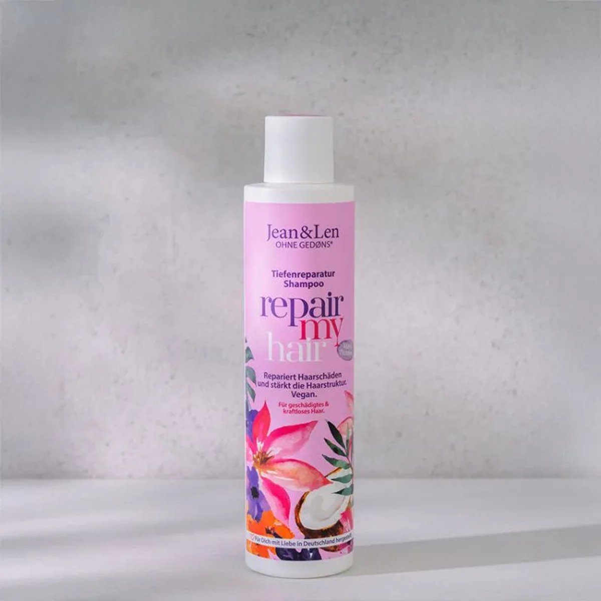Jean & Len Repair Shampoo Kokosolie & Macadamia – 300 ml: milde shampoo voor droog/beschadigd haar. Helpt te verzachten. ontklitten en glans te geven.