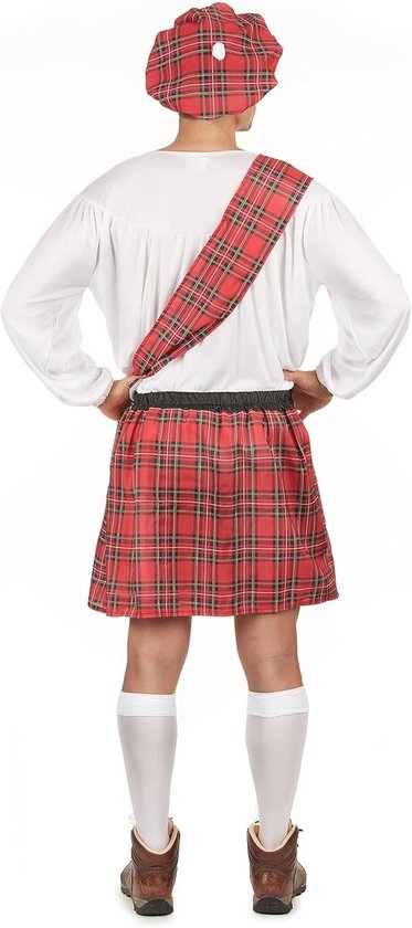 Achterkant man in Schots kostuum met witte blouse, rode ruitkilt, sjerp en baret.