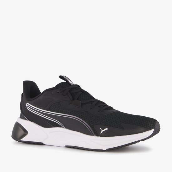 Zwarte Puma sportschoen met witte zool, zilveren strepen op de zijkant en Puma-logo.