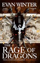 Boekomslag met de titel 'The Rage of Dragons' door Evan Winter. Een schild met een draak in het midden, omringd door zwaarden.