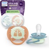 Philips Avent Ultra Soft Nighttime fopspenen met konijnen- en mottenprint.