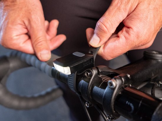 BBB Cycling Spark 2.0 Koplamp Fiets - 100 Lumen - USB C Oplaadbaar - IPX4 Waterbestendig - Brandtijd: 27 uur - Fietsverlichting Racefiets & Mountainbike - BLS-151 — afbeelding 2
