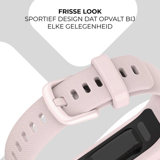 Close-up van de gesp op een roze siliconen smartwatch bandje.