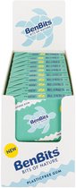 Doos met BenBits kauwgom verpakkingen. Centraal de tekst 'BenBits BITS OF NATURE PLASTICFREE GUM'.