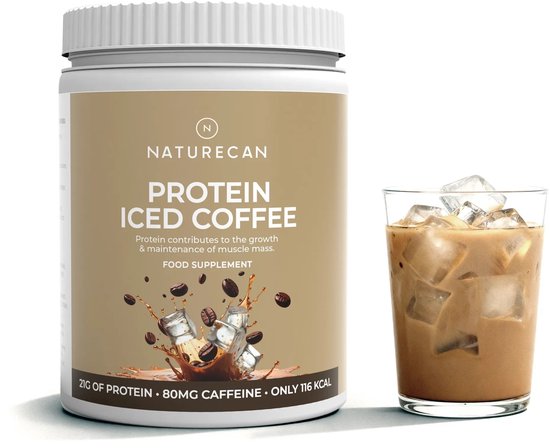 Pot Naturecan Protein Iced Coffee naast glas ijskoffie met ijsblokjes en koffiebonen.